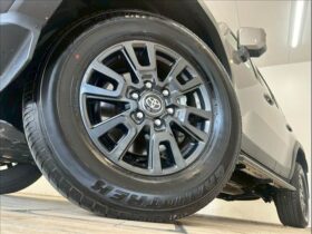 
									TOYOTA Land Cruiser Wagon VX Gray 2024′ EQPDJ full								