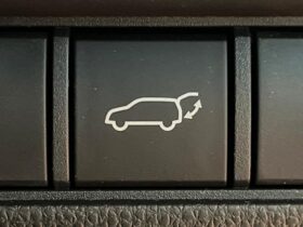 
									TOYOTA Land Cruiser Wagon VX Pearl White 2024′ EQQZ2 full								