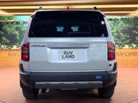
									TOYOTA Land Cruiser Wagon VX Pearl White 2024′ EQQZ2 full								