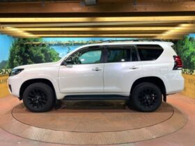 
									TOYOTA Land Cruiser Prado TX L Packet Matte Black Ed Pearl White 2023′ EQR4F full								