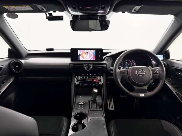 Lexus IS F Sport Mode Black 3 Pearl White 2023′ ERJUZ
