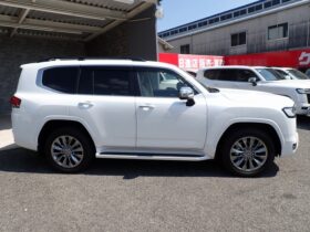
									TOYOTA Land Cruiser Wagon ZX Pearl White 2022′ ESMFO full								