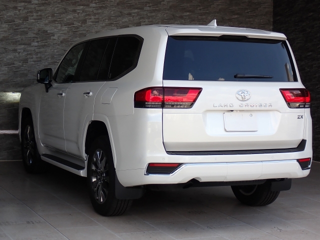 TOYOTA Land Cruiser Wagon ZX Pearl White 2024′ ESMID