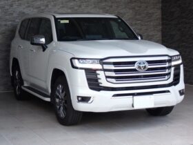 
									TOYOTA Land Cruiser Wagon ZX Pearl White 2024′ ESMID full								