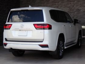 
									TOYOTA Land Cruiser Wagon ZX Pearl White 2024′ ESMID full								