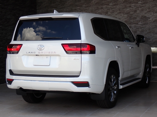 TOYOTA Land Cruiser Wagon ZX Pearl White 2024′ ESMID