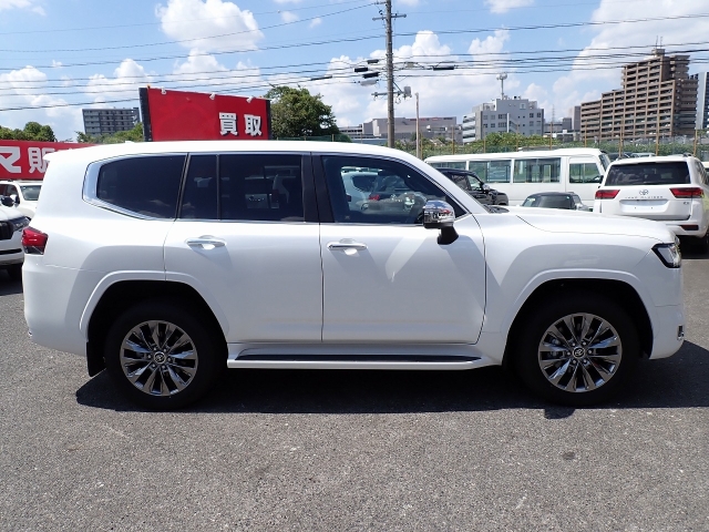 TOYOTA Land Cruiser Wagon ZX Pearl White 2024′ ESMID