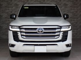 
									TOYOTA Land Cruiser Wagon ZX Pearl White 2024′ ESMID full								