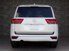 
									TOYOTA Land Cruiser Wagon ZX Pearl White 2024′ ESMID full								