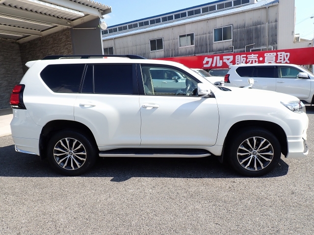 TOYOTA Land Cruiser Prado TX L Package Sunroof 7 Seater Pearl White 2020′ ESMKQ