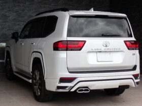 
									TOYOTA Land Cruiser Wagon ZX Diesel Turbo Pearl White 2023′ ESMKS full								
