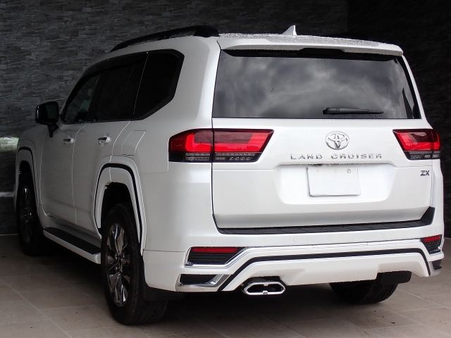 TOYOTA Land Cruiser Wagon ZX Diesel Turbo Pearl White 2023′ ESMKS