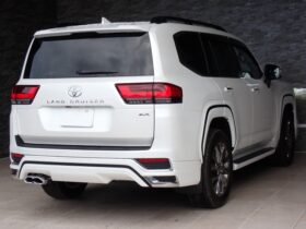 
									TOYOTA Land Cruiser Wagon ZX Diesel Turbo Pearl White 2023′ ESMKS full								