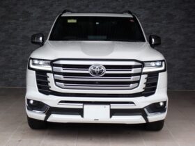 
									TOYOTA Land Cruiser Wagon ZX Diesel Turbo Pearl White 2023′ ESMKS full								
