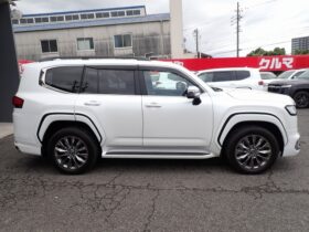 
									TOYOTA Land Cruiser Wagon ZX Diesel Turbo Pearl White 2023′ ESMKS full								