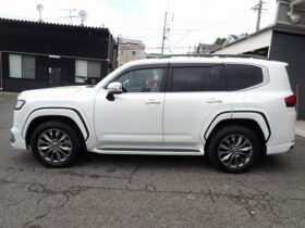 
									TOYOTA Land Cruiser Wagon ZX Diesel Turbo Pearl White 2023′ ESMKS full								