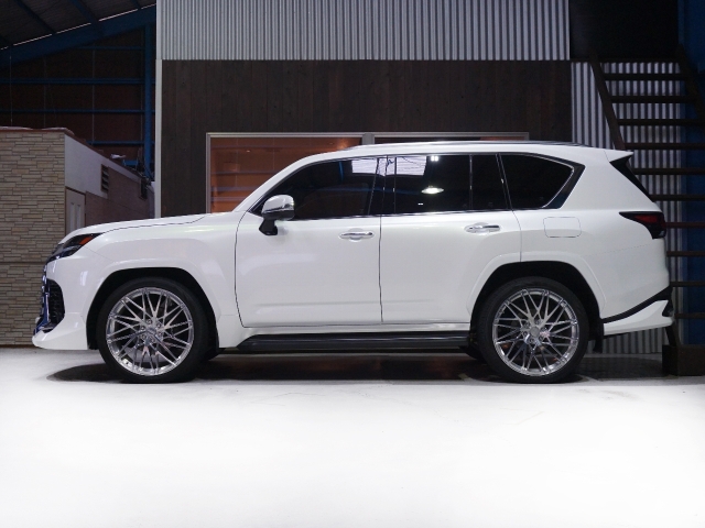 Lexus LX Executive Pearl White 2023′ ESMKT