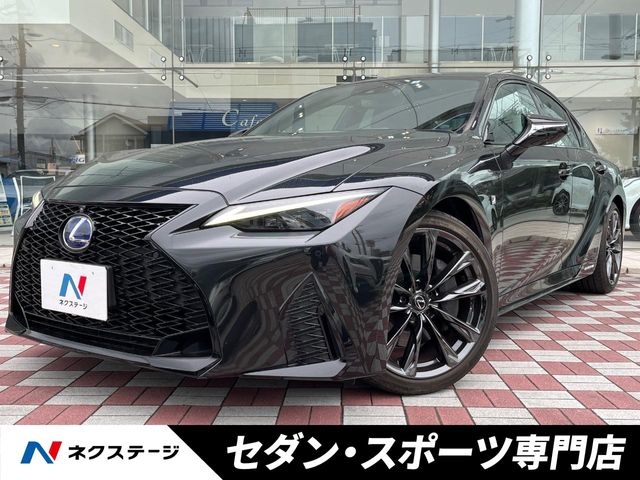 Lexus IS F Sport Mode Glitter Black 2022′ ESUE5