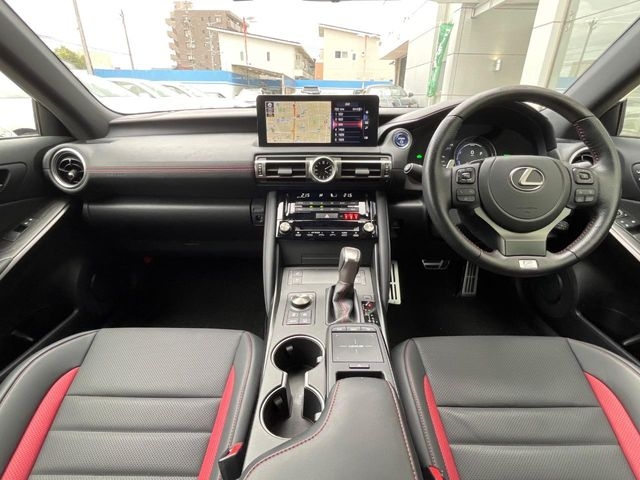 Lexus IS F Sport Mode Glitter Black 2022′ ESUE5