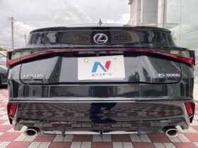 
									Lexus IS F Sport Mode Glitter Black 2022′ ESUE5 full								