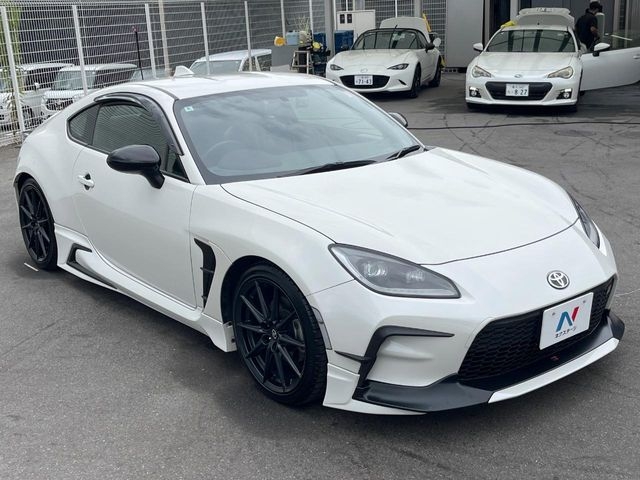 TOYOTA 86 RZ Pearl White 2022′ ESUGH