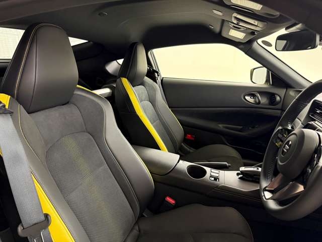 NISSAN Fairlady Z Protospecs Yellow/Black 2023′ ESUH6