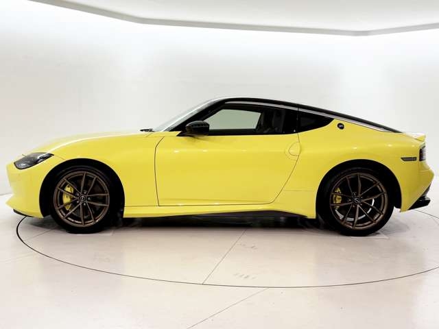 NISSAN Fairlady Z Protospecs Yellow/Black 2023′ ESUH6