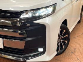 
									TOYOTA Noah S-Z Pearl White 2025′ ESV3W full								