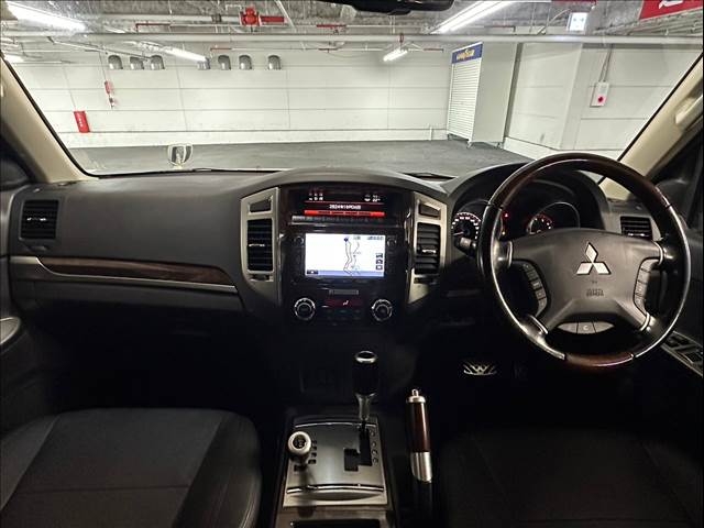 MITSUBISHI Pajero Super Exceeded Pearl White 2014′ ESV4H