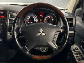 
									MITSUBISHI Pajero Super Exceeded Pearl White 2014′ ESV4H full								