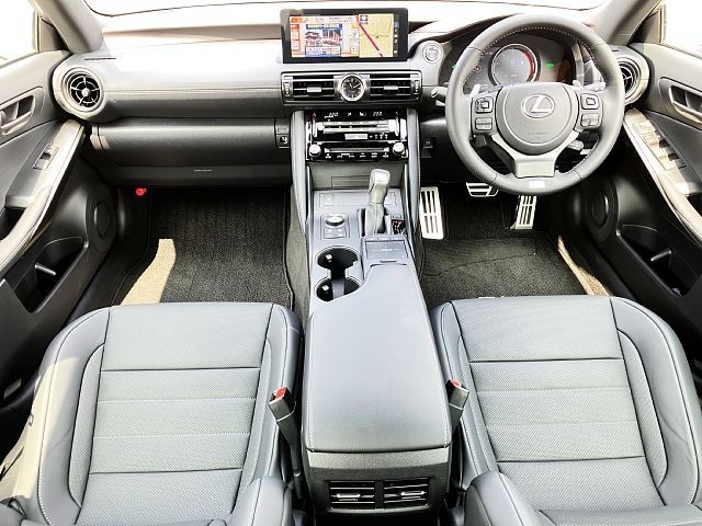 Lexus IS IS300h_F Sports Pearl White 2024′ ESZ6K