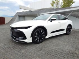 
									TOYOTA Crown CrossOver RS Advanced Pearl White 2023′ EURPE full								