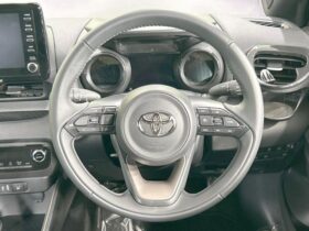 
									TOYOTA Yaris Z Pearl White 2021′ EV12L full								