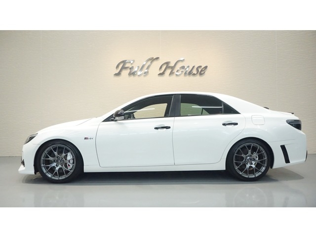 TOYOTA MarkX GRMN Pearl White 2019′ EV1EF