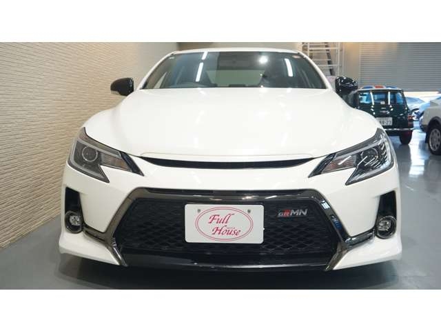 TOYOTA MarkX GRMN Pearl White 2019′ EV1EF