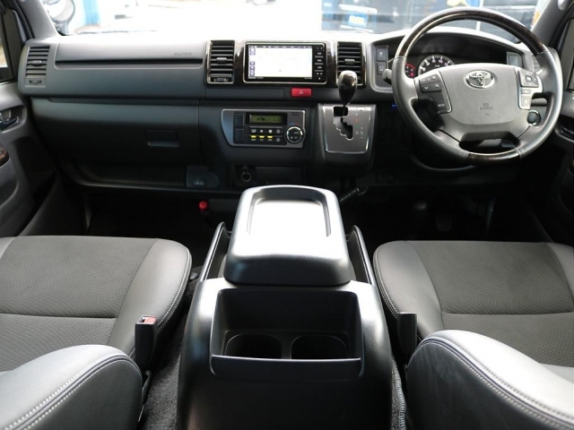 TOYOTA Hiace Van Super GL Dark Prime 2 Long Pearl White 2024′ EV3M1