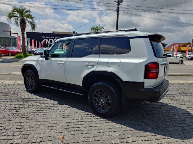 TOYOTA Land Cruiser Wagon VX Pearl White 2024′ EWWUE