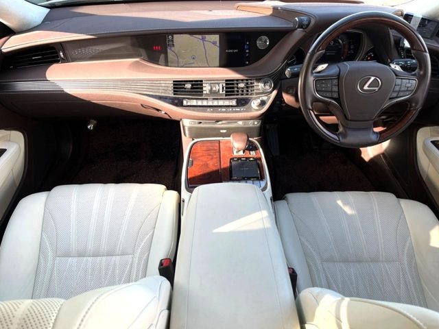 Lexus LS 500 Version L Pearl White 2018′ EX4SG