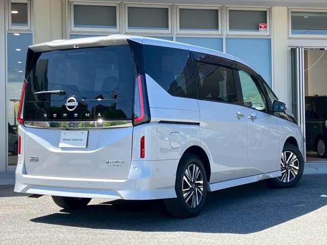 NISSAN Serena e-4ORCE Highway Star V Silver 2024′ EX5UW