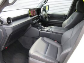 
									TOYOTA Land Cruiser Wagon VX Pearl White 2024′ EZ1ZC full								