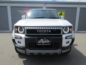 
									TOYOTA Land Cruiser Wagon VX Pearl White 2024′ EZ1ZC full								