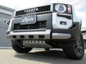 
									TOYOTA Land Cruiser Wagon VX Pearl White 2024′ EZ1ZC full								