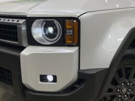 
									TOYOTA Land Cruiser Wagon VX Pearl White 2025′ EZA4Y full								