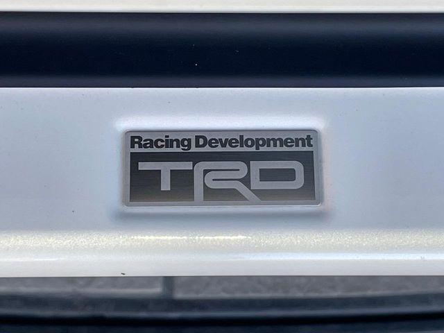 TOYOTA Land Cruiser Prado TX Pearl White 2022′ EZA9G