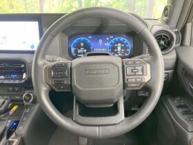 
									TOYOTA Land Cruiser Wagon ZX First Edition Gold/Shiro 2024′ EZAJ0 full								
