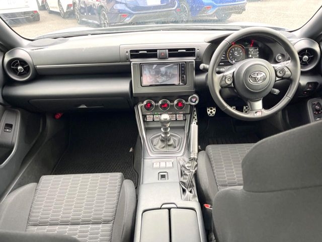TOYOTA 86 SZ Pearl White 2022′ EZBE0