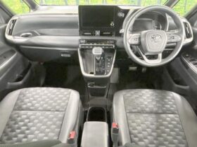 
									TOYOTA Voxy S-Z Pearl White 2024′ EZBO3 full								