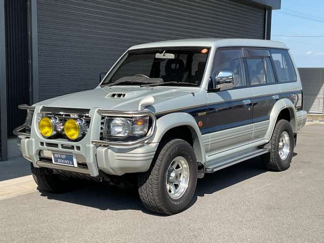 MITSUBISHI Pajero Mid-roof-wide Exceed Diesel Silver/Navy Blue 1995′ F04H8