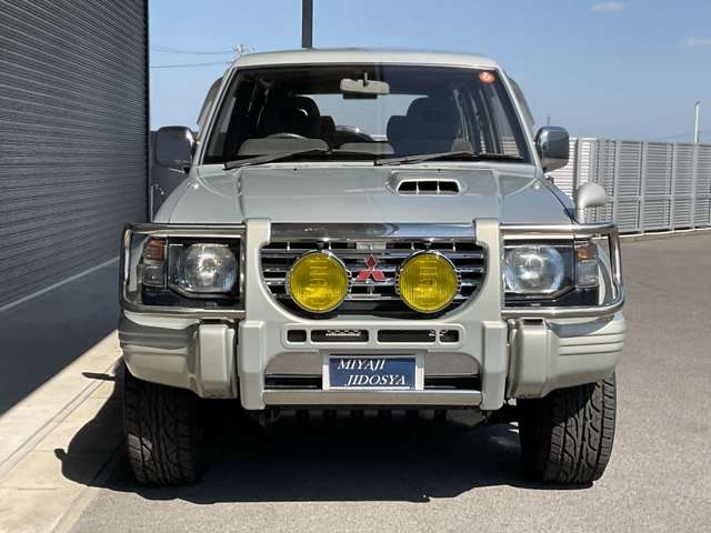 MITSUBISHI Pajero Mid-roof-wide Exceed Diesel Silver/Navy Blue 1995′ F04H8