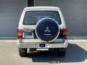 
									MITSUBISHI Pajero Mid-roof-wide Exceed Diesel Silver/Navy Blue 1995′ F04H8 full								